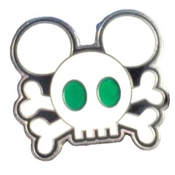 Disney Mickey Mouse Icon Trading Pin Pirate Skull Crossbones Lapel Pin Brooch - Picture 1 of 5
